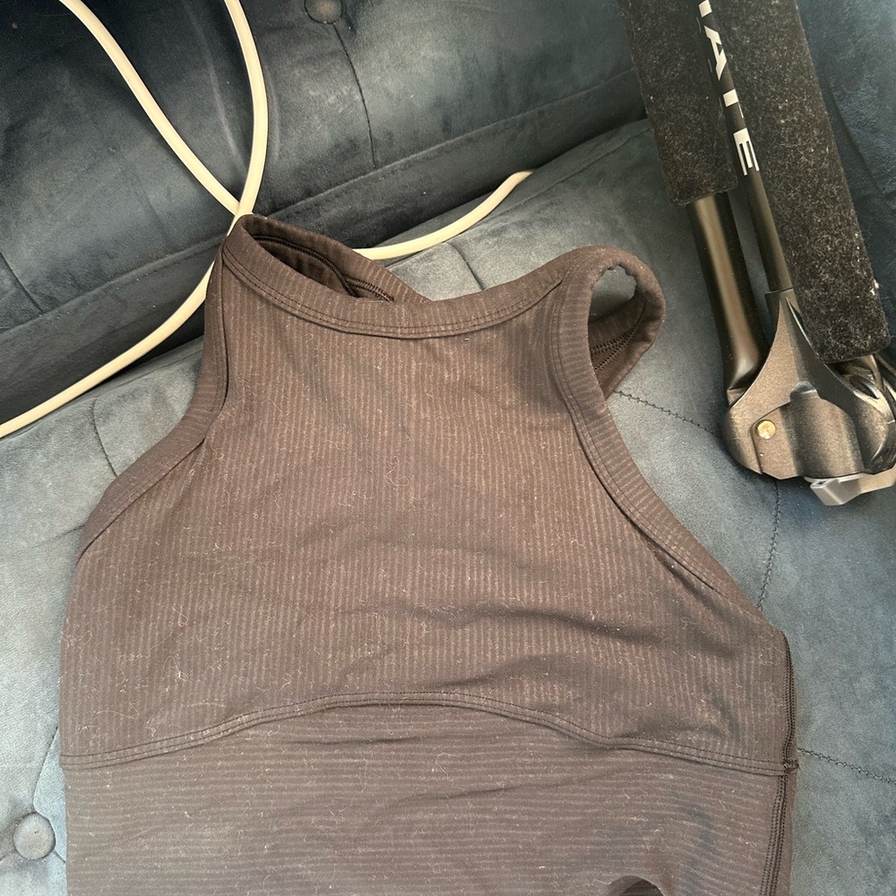 Lululemon black cropped shirt/bra